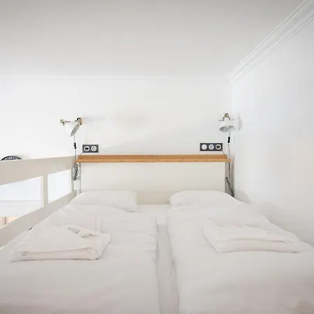 Youth Motive With Gallery Apartament *