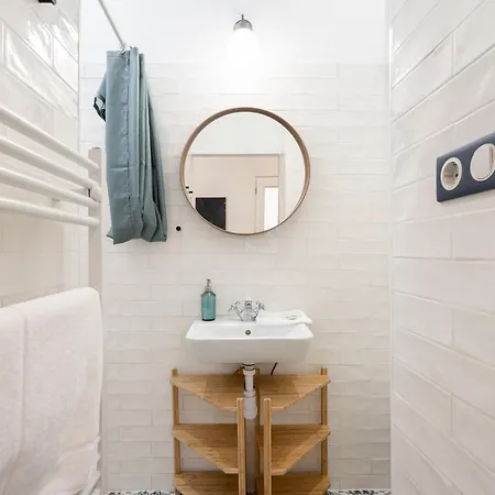 Youth Motive With Gallery Apartament *