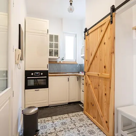Apartament Youth Motive With Gallery